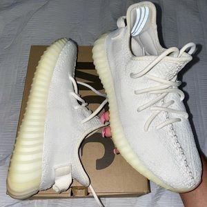 YEEZY TRIPLE WHITE/CREAM 350’s SIZE 6